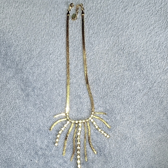 🆕️⭐️🔥JNY Elegant Gold Tiered Necklace🔥⭐️ - Picture 3 of 6